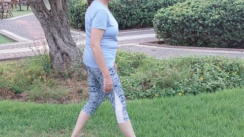 אמהות הולכות 5.jpeg